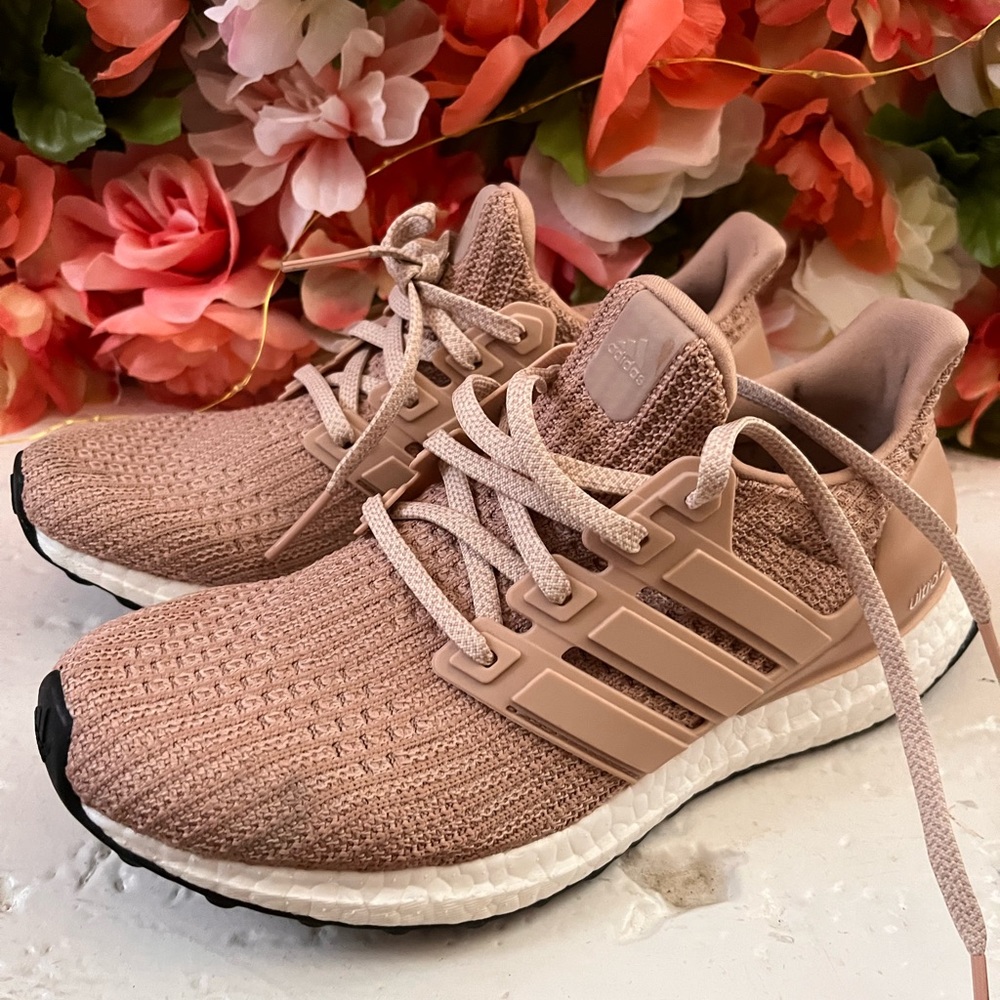 Ultraboost 4.0 colorway Ash (blush pink) in Womens 7 in preowned condition